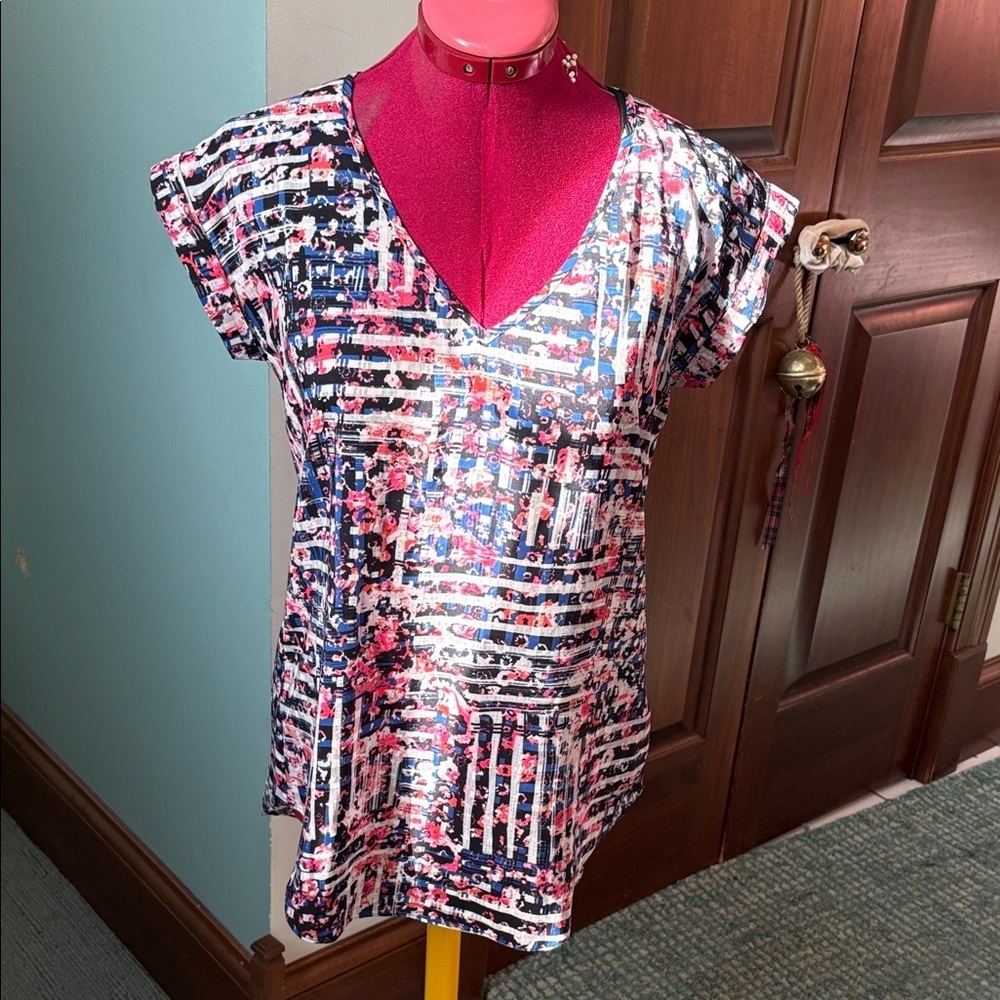 Express  top  V-Neck blouse  100% poly Navy Pink & White abstract floral stripe